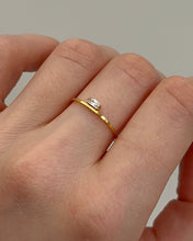 Load image into Gallery viewer, Lily Ring

