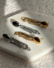 Load image into Gallery viewer, Poppy Earrings
