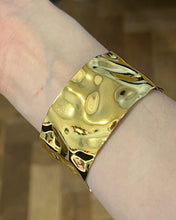 Load image into Gallery viewer, Verity Bangle Gold or Silver
