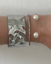 Load image into Gallery viewer, Verity Bangle Gold or Silver
