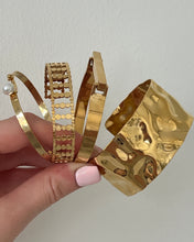 Load image into Gallery viewer, Verity Bangle Gold or Silver
