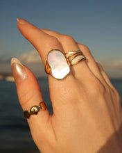 Load image into Gallery viewer, VINX x GLOWYBYCHLOE Statement Pearl Ring
