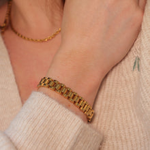 Load image into Gallery viewer, Gold Chain Link Bracelet
